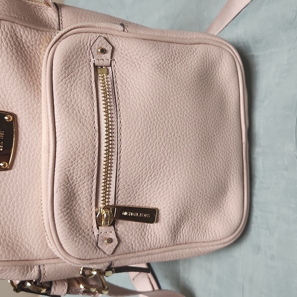 Michael Kors Jet Set Travel Medium Pink Crossbody Bag - Picture 3 of 13